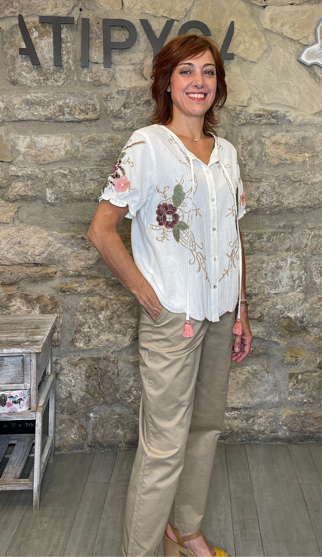 Camisa Bordada Flores ATIPYCA