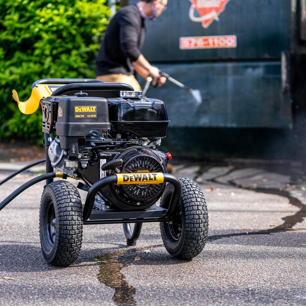 2025 DEWALT 4400 PSI 4.0 GPM Cold Water Gas Pressure Washer with HONDA GX390 Engine (49-State) DXPW4440