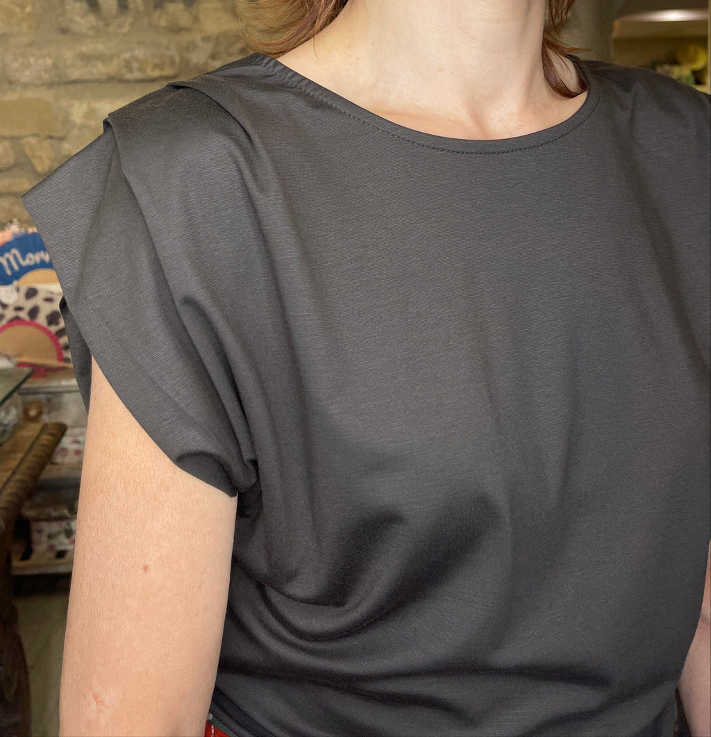 Camiseta Detalle Mangas ATIPYCA