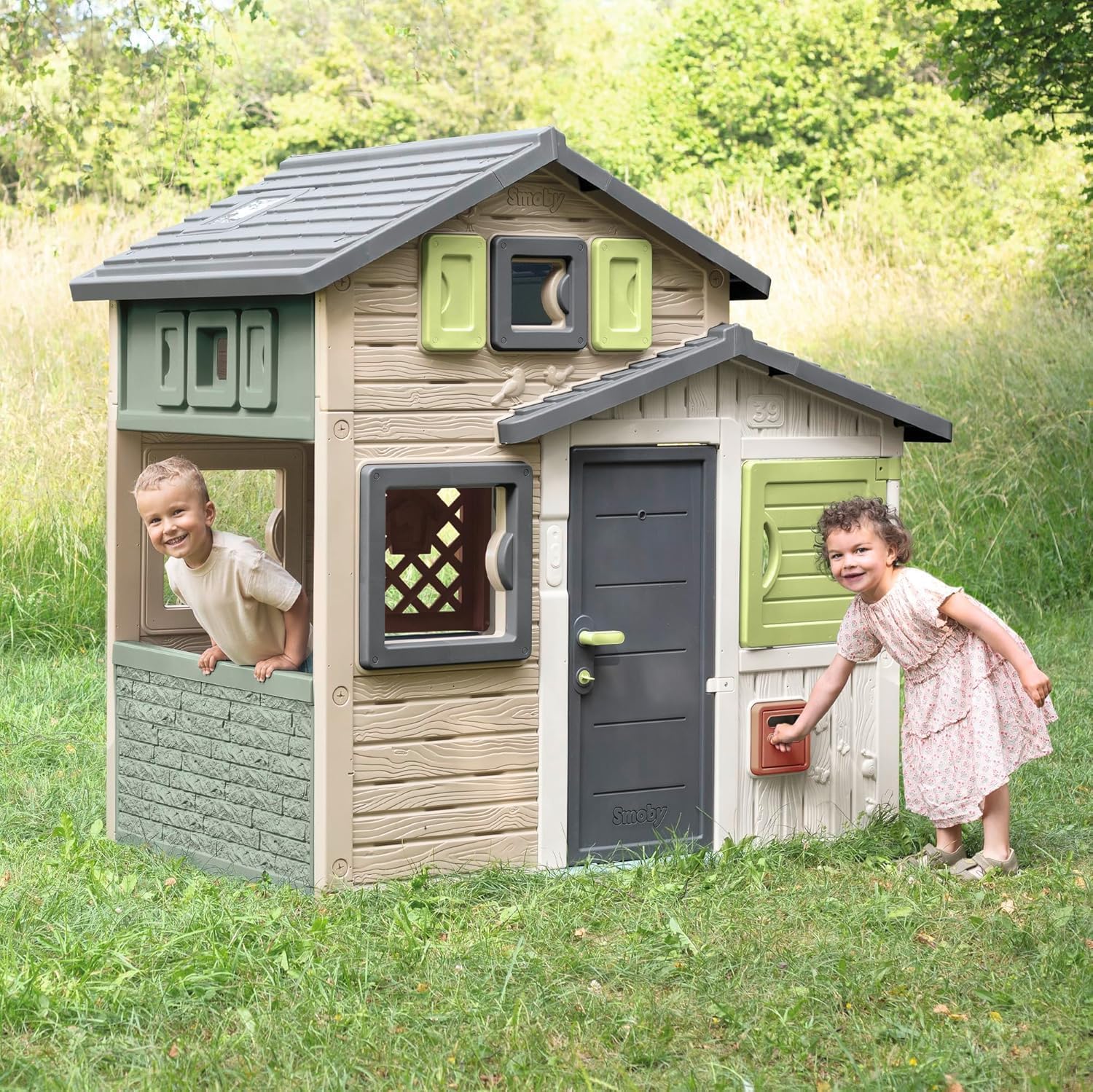 Smoby Life - Casa de Juegos Friends House EVO con 2 Puertas, 6 Ventanas y Mesa de Picnic Extraíble – Fabricada en Material Reciclado, Protección UV, para Niños a Partir de 3 Años (7600810208)